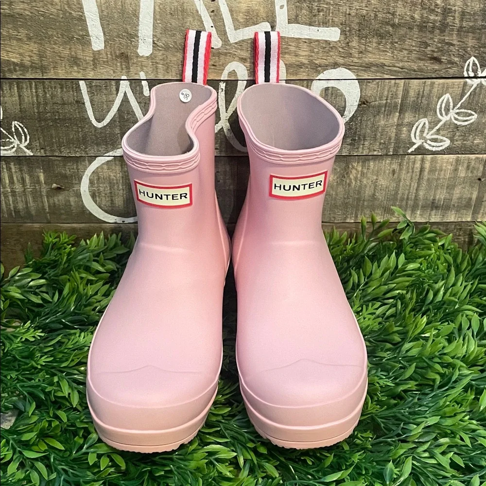 New Hunter Women’s Play Short Azalea Pink Rain Boots - Picture 2 of 9